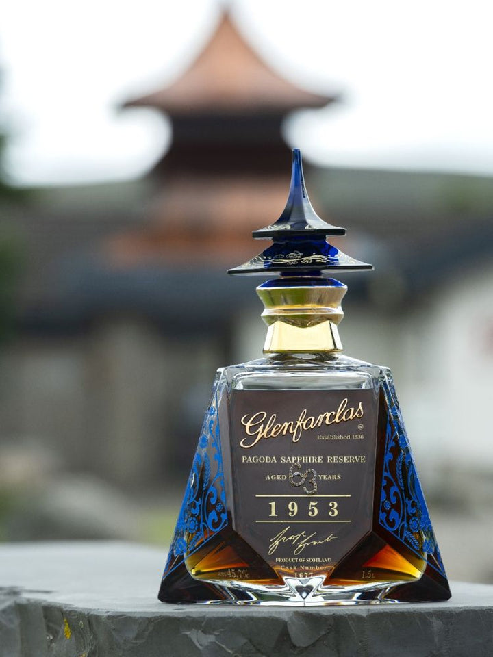 Glenfarclas 1953 63yo Pagoda Sapphire Reserve 1.5ltr Gold cask#1677 45,7%