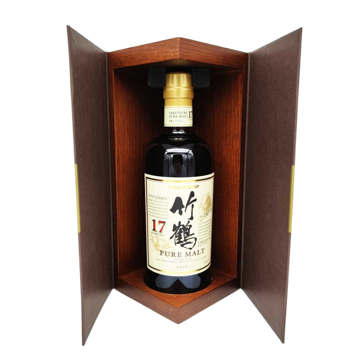 Nikka Taketsuru 17yo Pure Malt with box