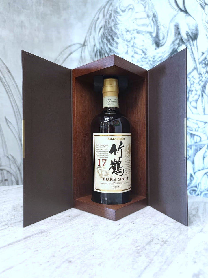 Nikka Taketsuru 17yo Pure Malt in box